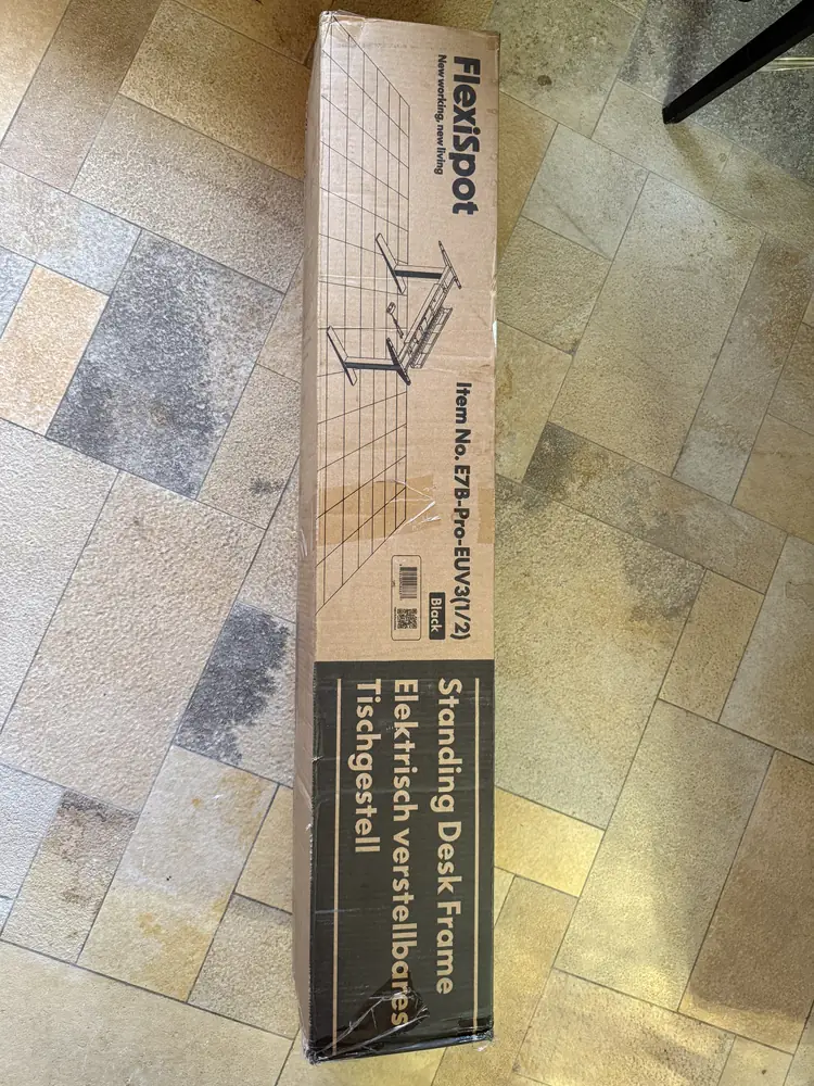 Carton du piètement FlexiSpot E7 Pro étiqueté E7B-Pro-EUV3 1 sur 2